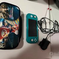 Nintendo Switch Lite con accessori e gioco omaggio