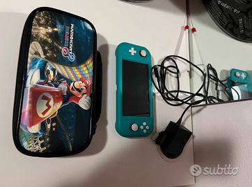 Nintendo Switch Lite con accessori e gioco omaggio
