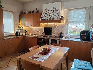 Cucina in ciliegio chiaro