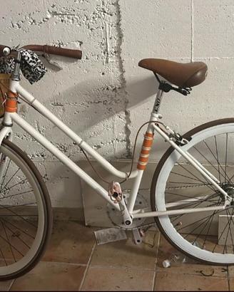 Bicicletta con mozzo e SRAM automatico