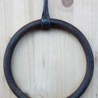 Antico anello in ferro battuto