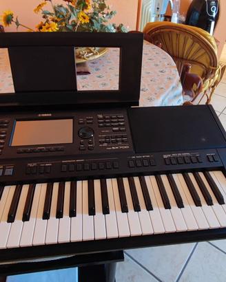 Tastiera Arranger Yamaha psr sx 700