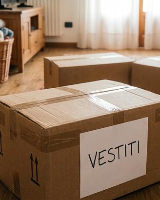 scatola di vestiti per ragazza e prima donna