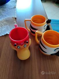 Tre tazze in plastica