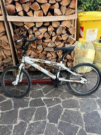 bicicletta BMX