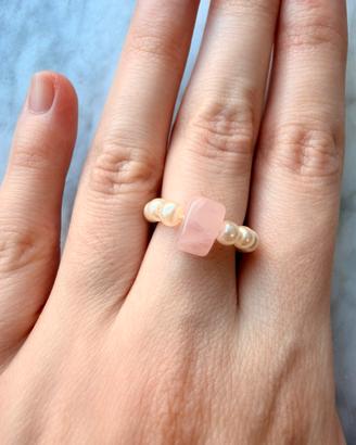 Anello vintage con perle e quarzo rosa
