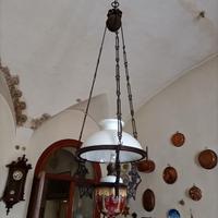 Lampadario stile Liberty con inserti ferro battuto