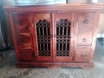 Mobili in legno massello