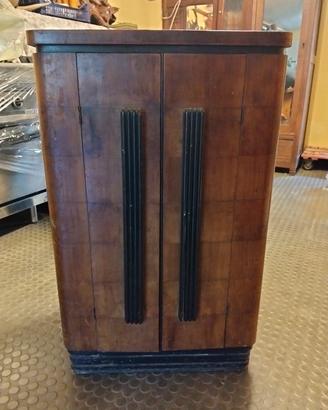 mobile radio antico