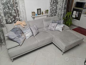 Divano con penisola seminuovo