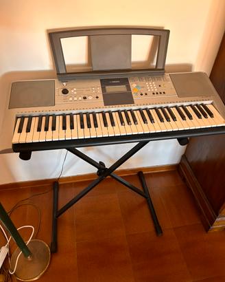 Tastiera Yamaha PSR E323