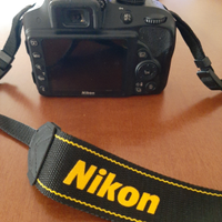 Reflex Nikon D3300 con obiettivo 18-105