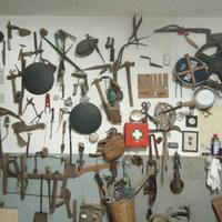 antichi attrezzi utensili agricoli e non