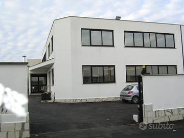 Edificio autonomo con pertinenza privata