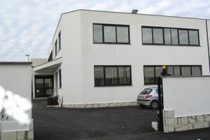 Edificio autonomo con pertinenza privata