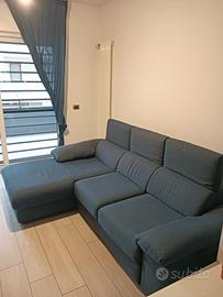 Divano letto color blu con Chaise Longue 