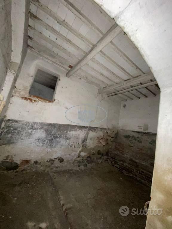 Rustico / Casale di 560 m² con più di 5 locali e b - Vista 2