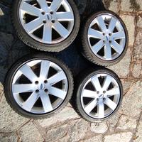 Cerchi Ford 17 pollici con gomme da neve