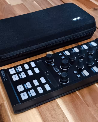 Native Instruments Traktor Kontrol X1 MK2 + Audio 