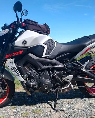 YAMAHA MT09