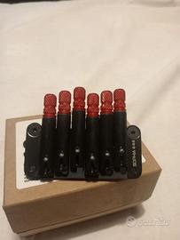 Sophia 4:44  nero satinato con manopole rosse