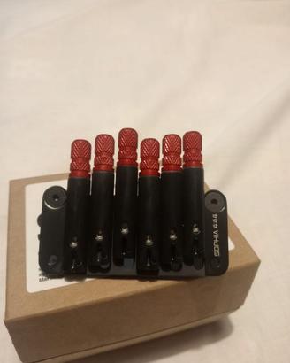 Sophia 4:44  nero satinato con manopole rosse