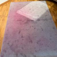 Tappeto con sfumature sul rosa e sul grigio