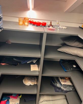 mobili ripiani a vista cabina armadio