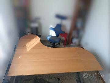Grande scrivania angolare IKEA