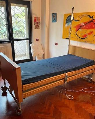 Letto da degenza elettrico a tre snodi in acciaio