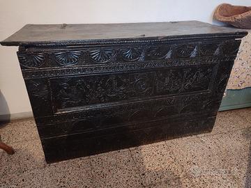 Cassapanca Sarda Antica dell'800 in Castagno