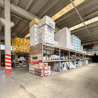 NEGOZIO A FARA OLIVANA CON SOLA