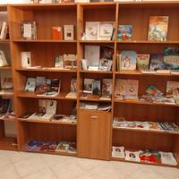Libreria in legno colore noce