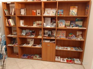 Libreria in legno colore noce