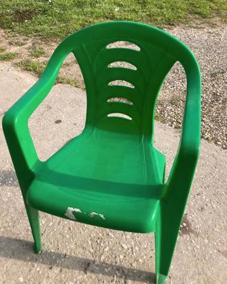 Sedia da giardino in plastica verde per bambini