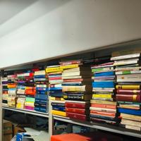 Tantissimi libri di diverso genere