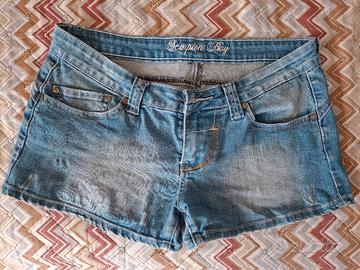 coppia pantaloncini jeans vita bassa firmati