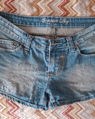 coppia pantaloncini jeans vita bassa firmati