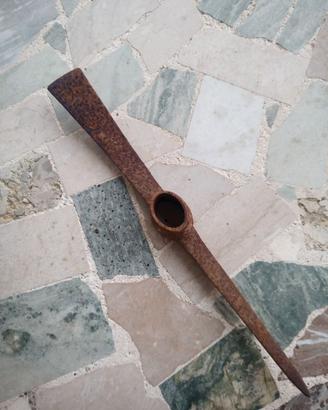 Piccone da cantiere e giardino