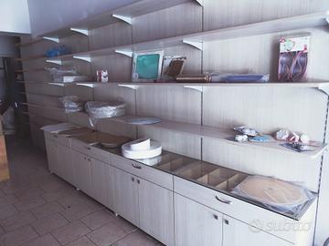 Arredamento Negozio COMPLETO Modulare - Legno Chia