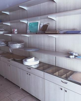 Arredamento Negozio COMPLETO Modulare - Legno Chia