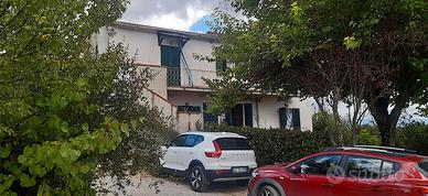 APPARTAMENTO in CAMPAGNA con TERRENO e ANNESSI