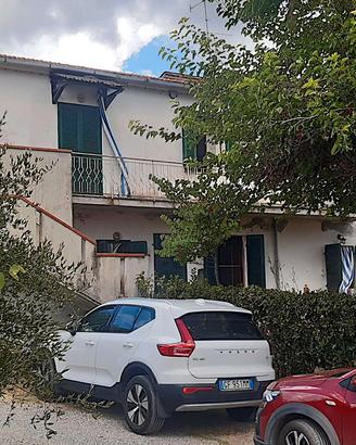 APPARTAMENTO in CAMPAGNA con TERRENO e ANNESSI