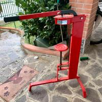 Macchina tappatrice tappi sughero e sintetici.