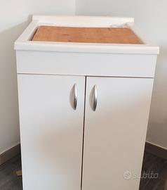 Mobile lavatoio con lavabo e tavola