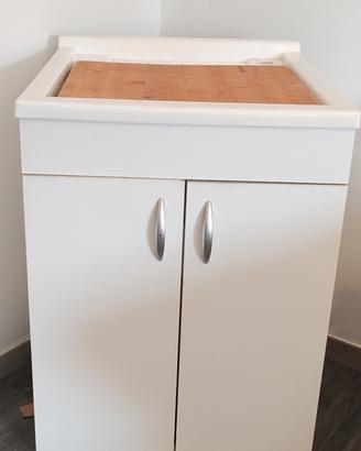 Mobile lavatoio con lavabo e tavola