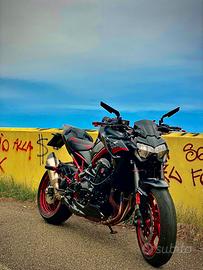 Kawasaki Z900 rosso/nera - anno 2021 - km: 10200