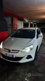 Opel Astra 2.0 BiTurbo 195 CV