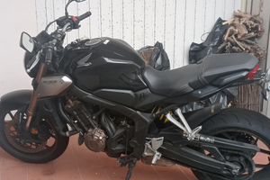 Honda Naked nera,gomme buone,mai caduta o battuta