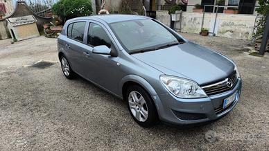 Opel Astra 1.6 GPL - perfetta per NEOPATENTATI